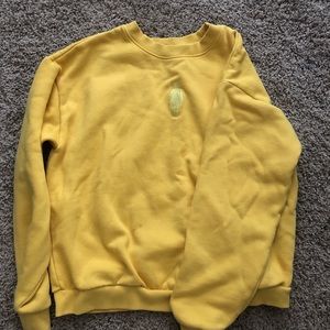 Medium yellow crewneck!